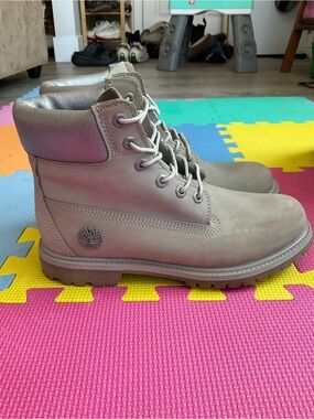 🥾Timberland W8.5 Gray & Silver Nubuck Lace-Up Boots